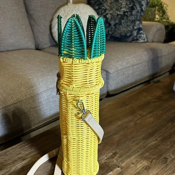 Handbags - 💥NWOT CIROA Pineapple Hello Summer WINE CADDY Strap FAUX RESIN WICKER